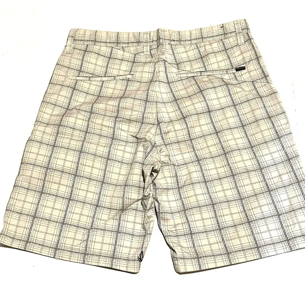 Volcom Plaid Shorts Men’s 32 Cream Gray Skater Streetwear Casual Summer